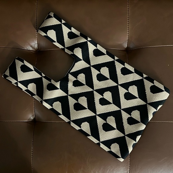 🆕 Boho Knitted Heart Tote - Picture 2 of 4